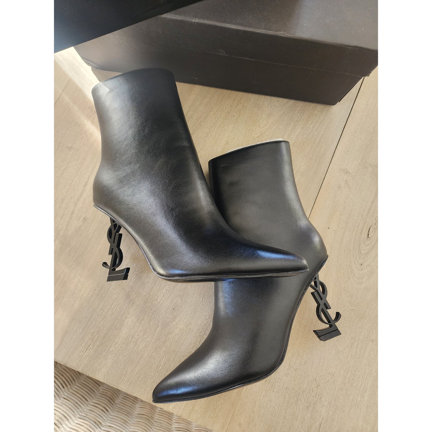 YSL LEATHER ANKLE BOOT