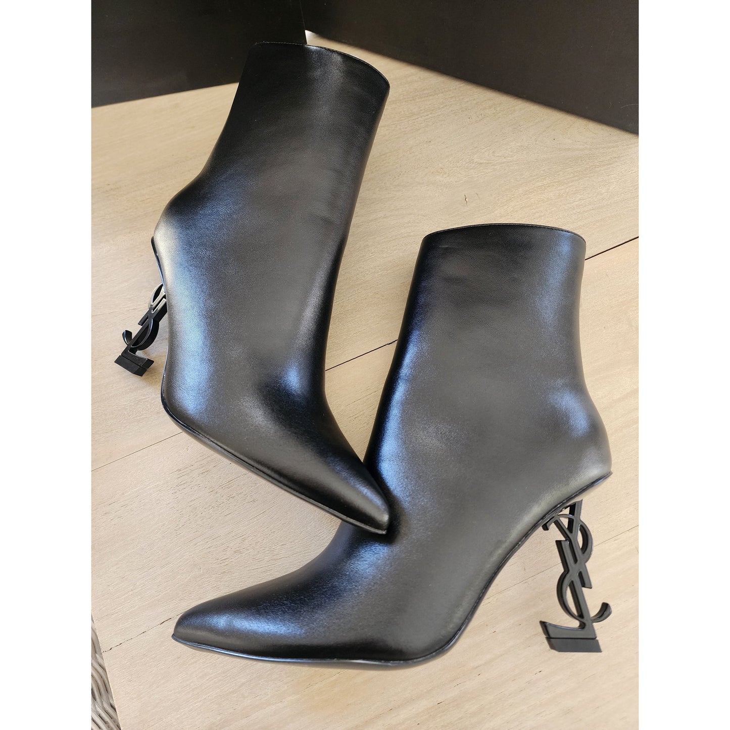 YSL LEATHER ANKLE BOOT