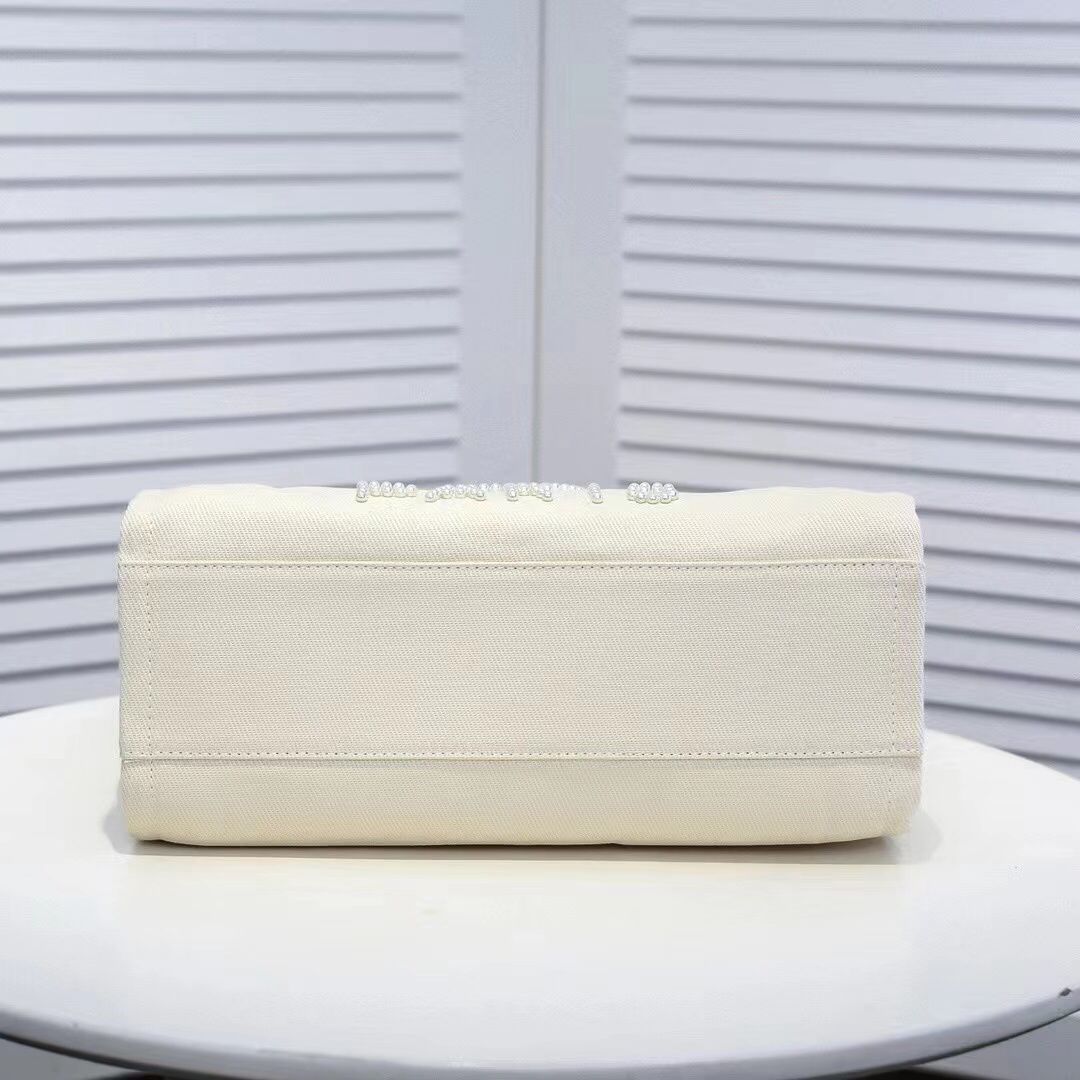 CH Cream Tote bag