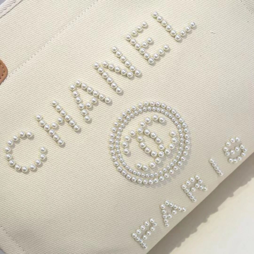 CH Cream Tote bag