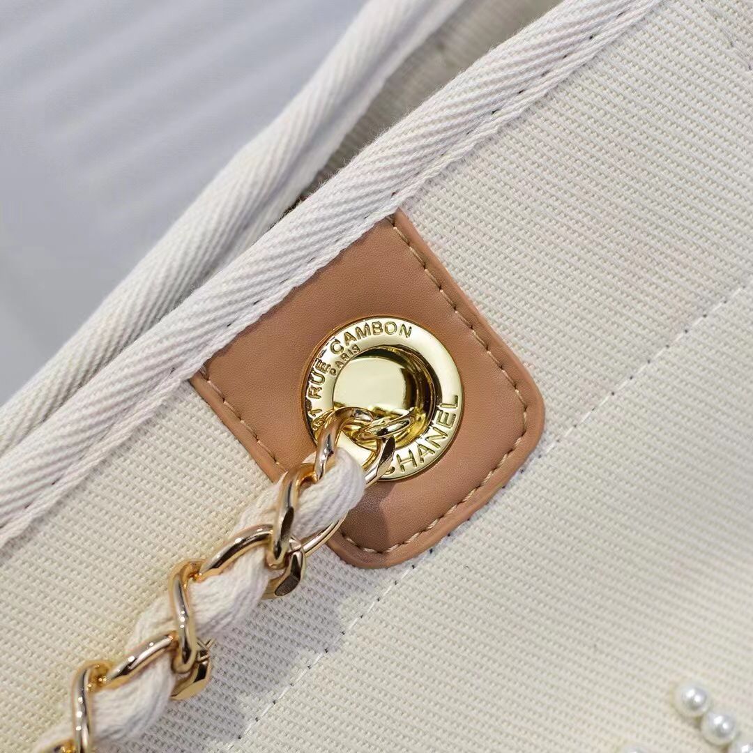 CH Cream Tote bag