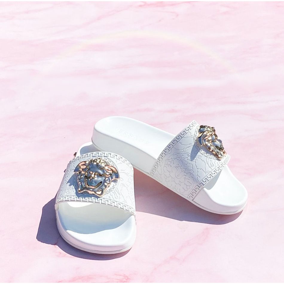 V Medusa logo slider new