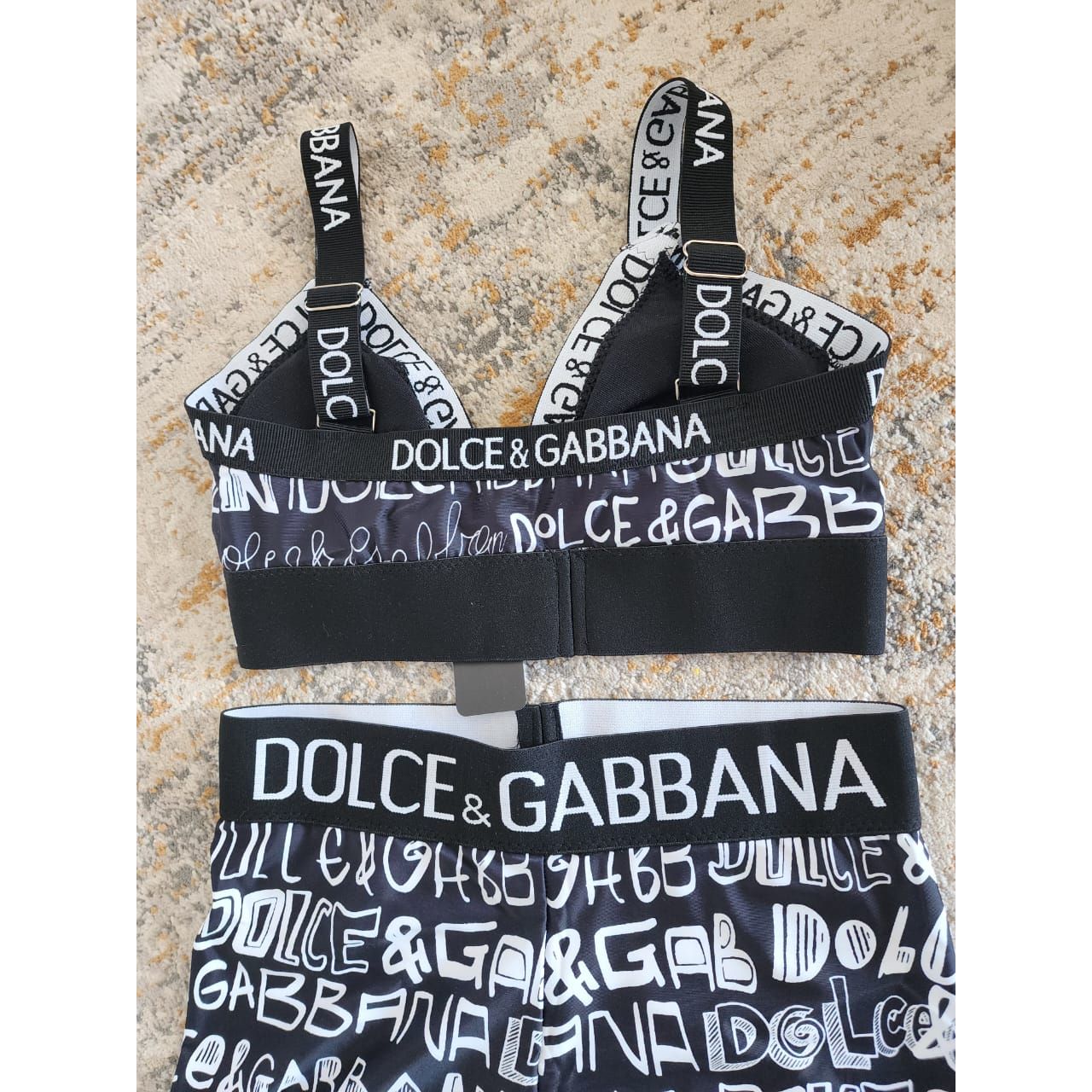 DG Active set in black or white