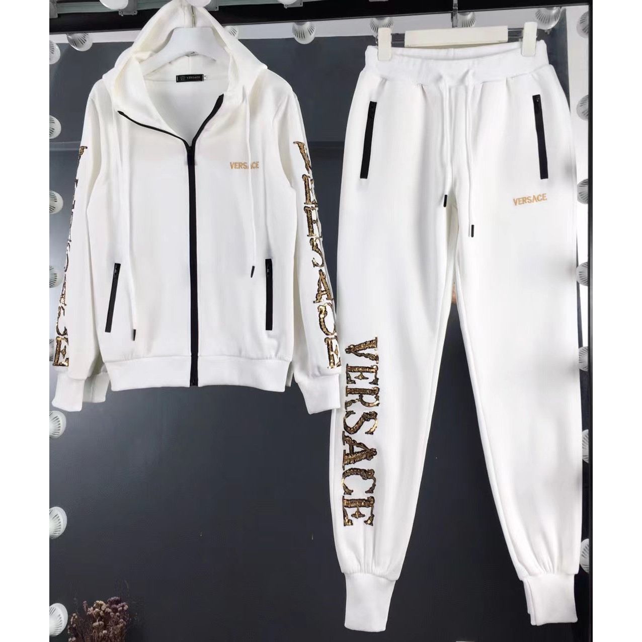 V TRACKSUIT