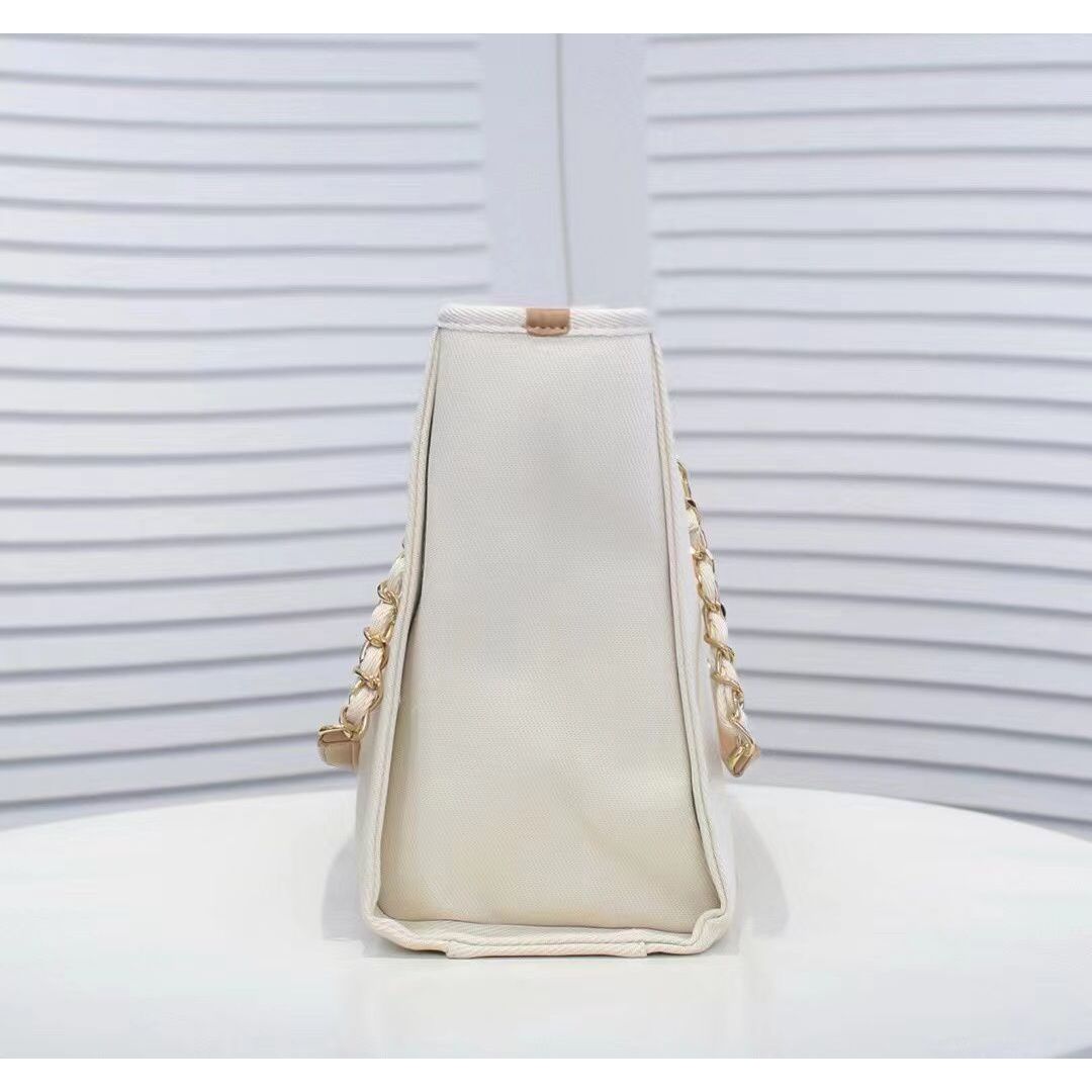 CH Cream Tote bag