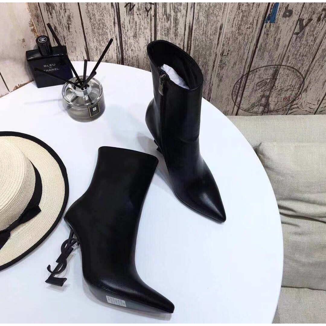 YSL LEATHER ANKLE BOOT